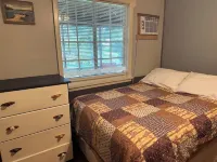 2-Bdrm Lake View/Access Cabin, Family/Pet Friendly, Large Screened Porch, Clean