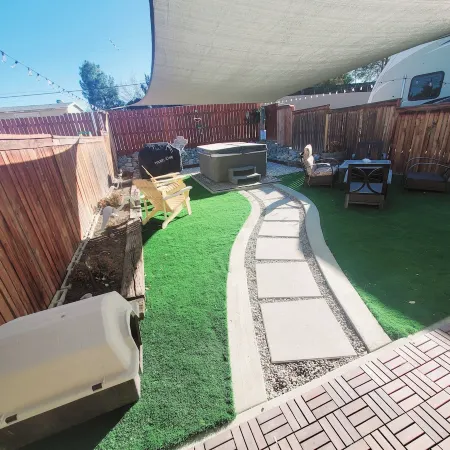 Cute 1 Bdrm Studio. Perfect to Get Away from the Hustle and Bustle of City Life.