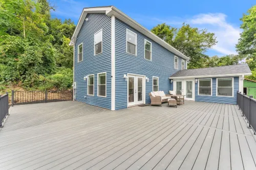 NEW! Charming RiversideHome-CT RiverPrivate, Spacious, Family & Pet Friendly