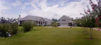 Charming Custom Carriage House on 40 Acres! Only 5 minutes to Beaufort's Bay St.