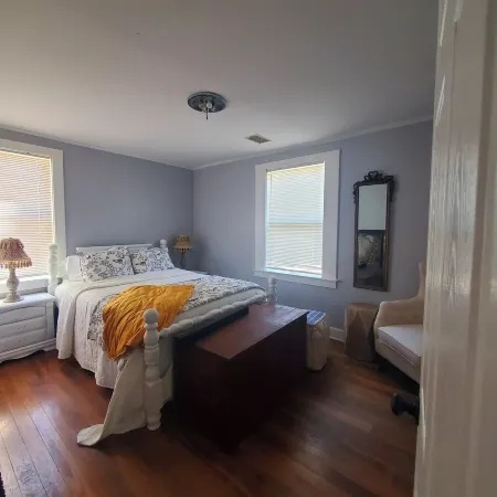 Cozy home in quiet neighborhood