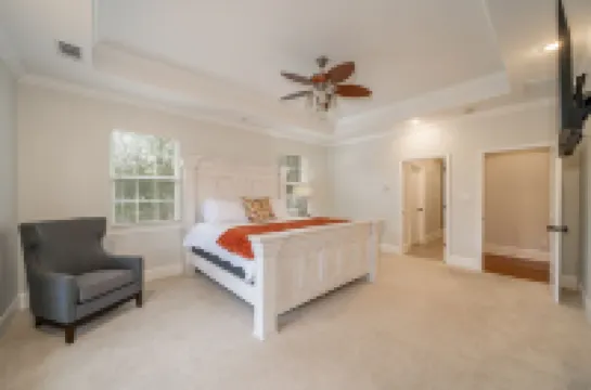 The St. Thomas On Lake Hamilton - Sleeps 10, Lakefront! Hôtels à : 