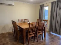 The Palms - Loxton Accommodation, South Australia4 bedroom 2 bathroom home.