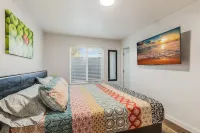 Biltmore Bungalows Triplex 6Br/6BA w/Heated Pool, Carports, 9 Smart TVs, 3 W/Ds - مسبح خاص