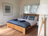 Private, sunny, waterfront retreat - Bay of Fires