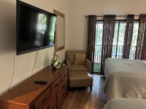 Sunset Beach, Beautiful one bedroom villa- 1.5 miles from the beach!