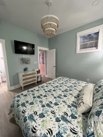 Super Cute coastal cottage! Close to Surf City NC and Topsail Island beaches! Отели в г. Стамп Саунд