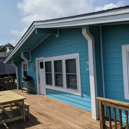 Finlandia: 3BR Avon cottage. Dog-friendly - steps from pristine beach!
