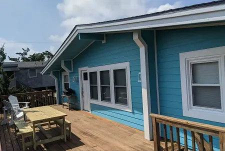 Finlandia: 3BR Avon cottage. Dog-friendly - steps from pristine beach!