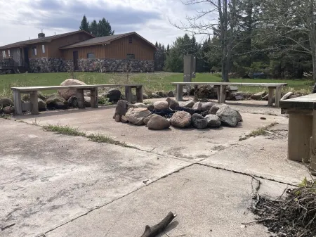 Spacious, Secluded Sanctuary!  Very Clean!  5 Queen Beds!  Wildlife Viewing.