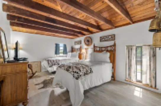 The Locke Inn Suites - Stay in Dade City's historic former jailhouse!