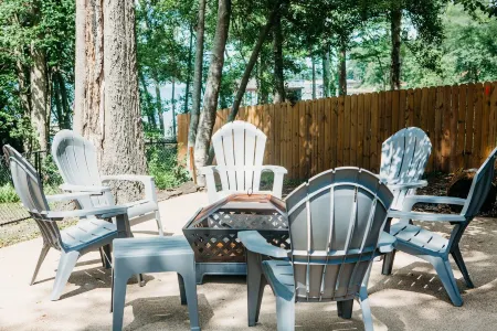 Secluded WATERFRONT CABIN with wifi, private dock with boat lift and courtyard