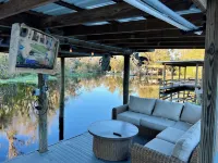 Sleeps 13, Theater, Waterfront, Close to Springs and Forest. Old Florida