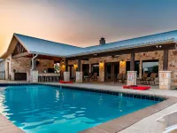 Longhorn•Pool•Cabana Kitchen•Quiet SubDiv•Sleeps 27•FREE Frio Access +VIP Perks Hotels in Concan