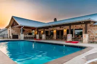 Longhorn•Pool•Cabana Kitchen•Quiet SubDiv•Sleeps 27•FREE Frio Access +VIP Perks