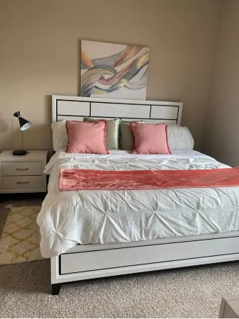 City centre Apartment/Energy Corridor Отели рядом с достопримечательностью «The Music Box Theater»