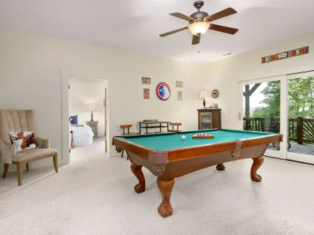 Elk Mountain Lodge: An AVL Mountain Escape w/Hot Tub, Fireplace, Hi-Speed Wifi