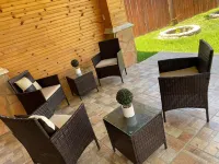 Kika’s House-Lovely 4 Bedroom Home, Entertainment Patio, newly furnished