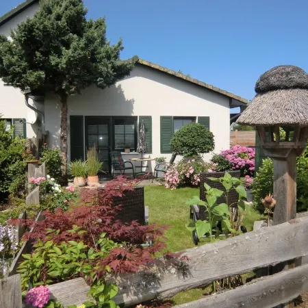 Quietly located vacation apartment with garden Отели в г. Борн-на-Дарсе