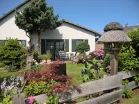 Quietly located vacation apartment with garden 方舟附近的飯店