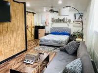 Chic cozy studio 15mi BNA, 7mi Broadway, 6mi Vanderbilt, 5mi Bicentennial Park Hotel in zona Chaffin's Barn Dinner Theater
