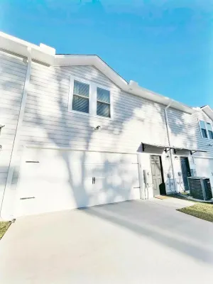 No cleaning fee! Coastal Boho Townhouse central to beach-river-Whiting Field! Hotels near City of Milton BMX Track