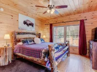 LOG HOME - NEXT TO CREEK / FIREPLACE / HOT TUB / HIKING TRAILS / PET FRIENDLY Hotels in Broad River