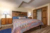 Charming 4-bedroom cabin overlooking Table Rock Lake
