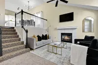 Clean and Chic Home In Overland Park