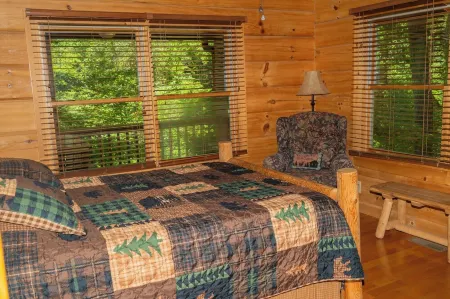 Bearadise Cabin on 300+ ft of Brasstown Creek: Near John C. Campbell Folk School