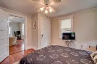 Beautiful 2bedroom cottage with full kitchen, dining area, laundry, 3 TVs, a/c