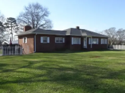 EZ - GO Lodging 3.7 mi Green Pond Landing(Lake Hartwell) Clemson Univ 15 mil. Hotels in Centerville