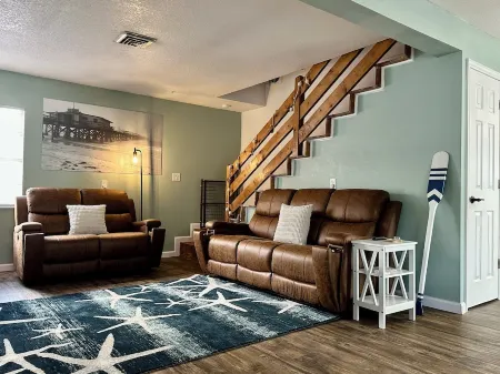 EPIC Weeki Wachee riverfront home *Waterfront *Kayaks included