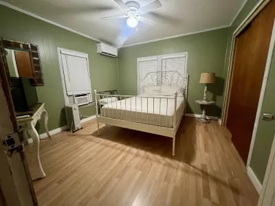 Historic Downtown, Wifi, Apple TVs, Cold AC Hoteles cerca de Gladys Porter Zoo