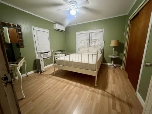 Historic Downtown, Wifi, Apple TVs, Cold AC