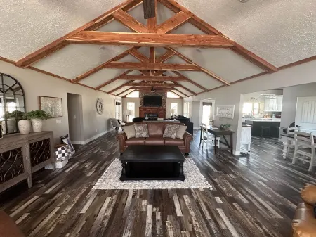 Paris On The Hill Отели в г. Пуласки