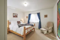Mountain Views with GAME Room, KING Bed, Fire Pit --- Starlink 빅 트리스 루프 트레일헤드 주변 호텔