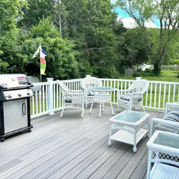 Charming 3-Bedroom Ranch 1 Minute from Mohegan Sun.