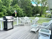 Charming 3-Bedroom Ranch 1 Minute from Mohegan Sun.