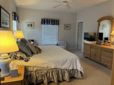 Beautiful Bethany House in Salt Pond 1.5 Miles from Beach! All Seasons Are Nice!