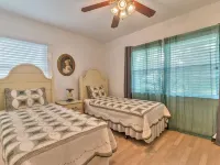 Pool home 1.5 blocks from the river & 10 mins to the beach. Hotels in Edgewater