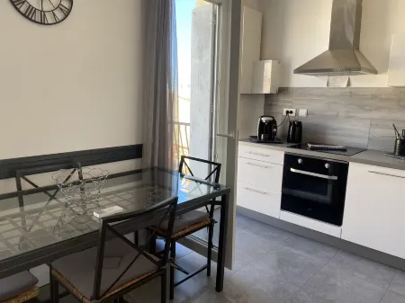 Superbe Appartement Climatisé Centre Ville Avec Grand Balcon