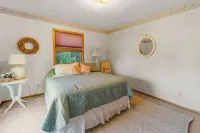 Brentwood Vacation Home in a GREAT LOCATION!