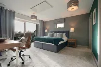 High spec, 4 bed family eco-home w/private gym & tennis courts in Lincolnshire.