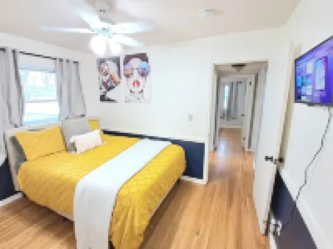 Hot Tub, 5 Minutes to Airport, Mall of America, Games, Family fun! Hotels in Richfield