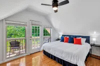Delight on the Dock at the Edgewater Inn on Lake Hartwell