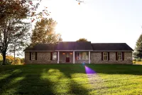 Holland Meadows minutes from The Ark Encounter. Quite countryside!