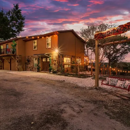Peaceful and Quiet Hill Country Getaway with Stunning Views