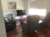 AliMac's Beach Shack   Leeman    Just 200mts from the beach & boat ramp Hotel a Leeman