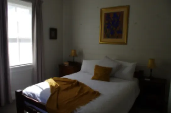 Luxury Heritage Cottage In The Heart Of Town Hotels in Mittagong